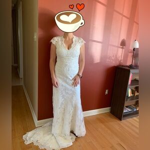 Elegant White Lace Wedding Dress